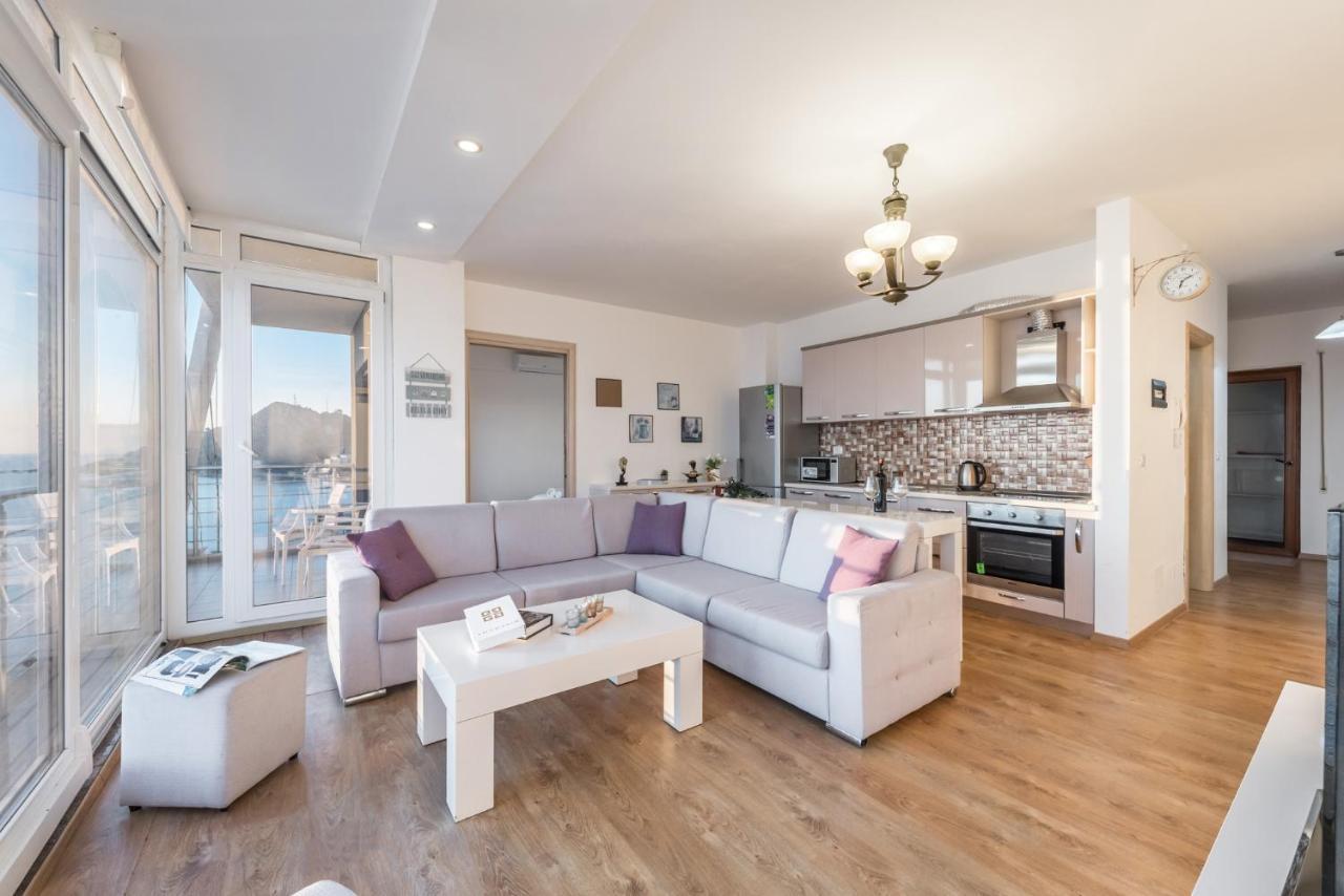 Blue Heaven -full Sea View Brand New Apartment Durres